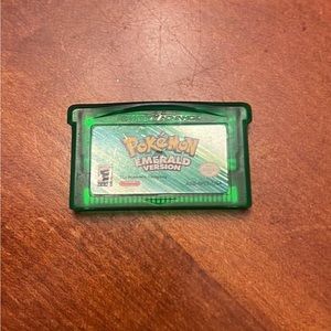 Pokémon Emerald gameboy cartridge